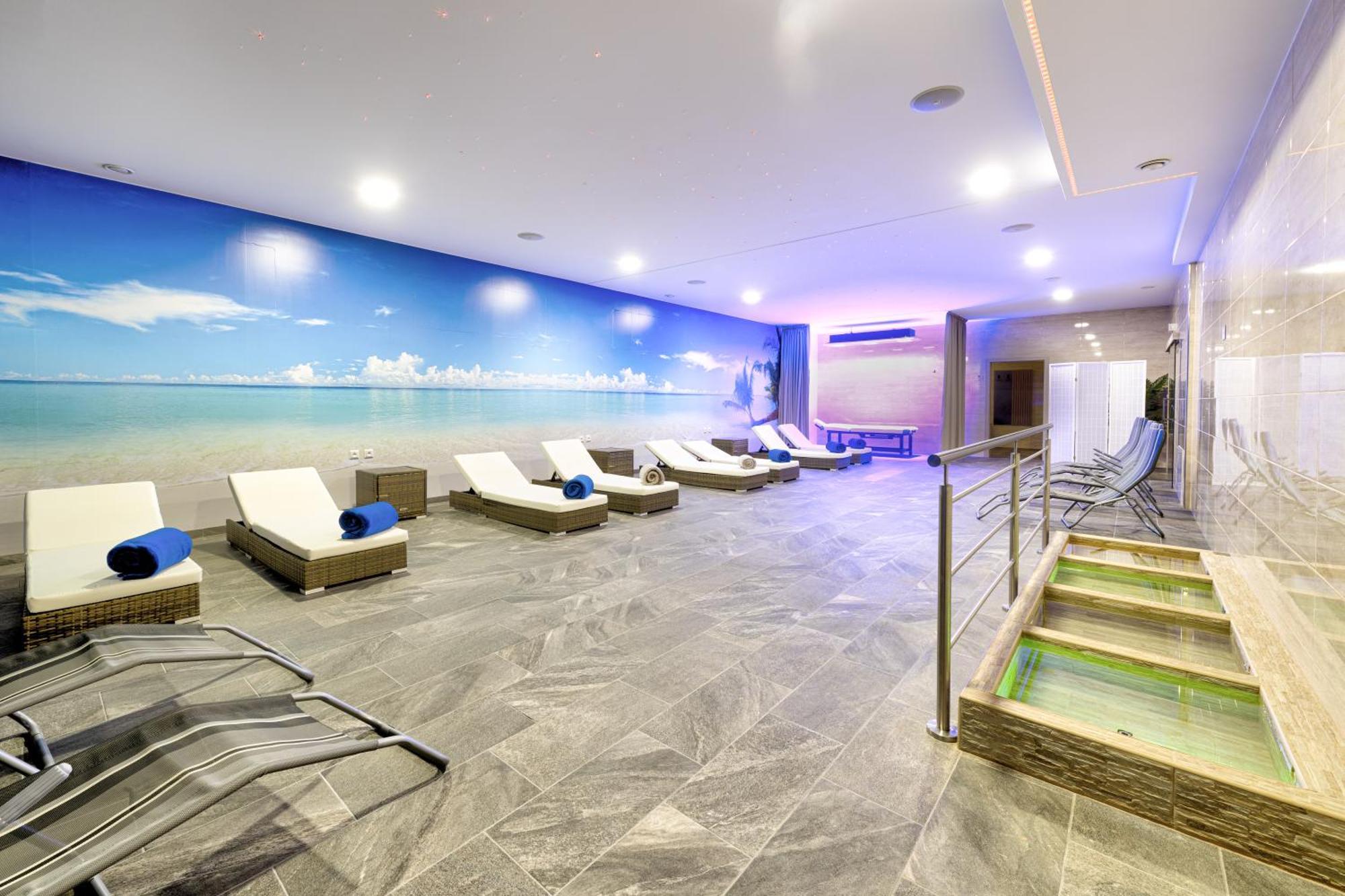 Typton Hotel&Spa Medzilaborce Exterior foto